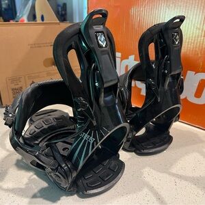 Gnu Rear Entry Snowboarding Bindings | Used Good Condition| women’s size 6-10